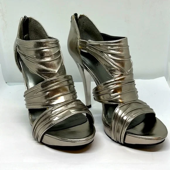 GUESS Silver Metallics 5” Heels Shoes, Zipper at Back - Picture 1 of 4